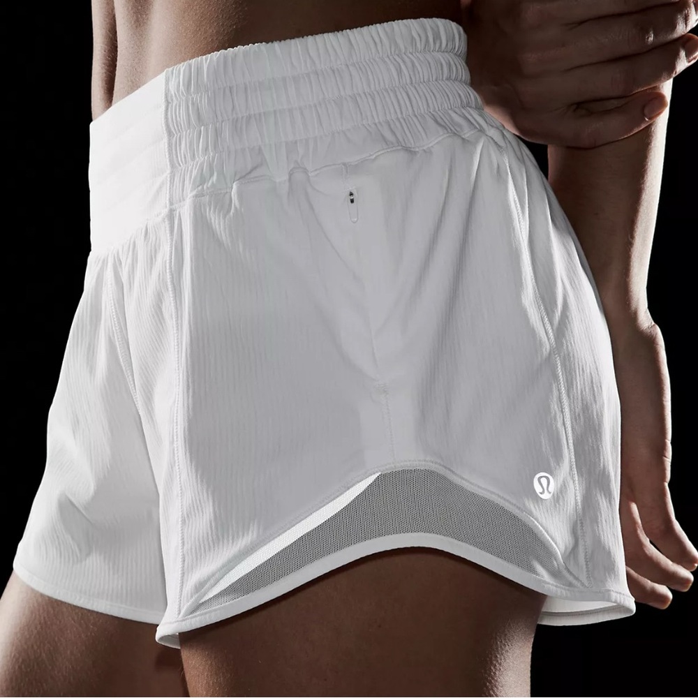 lululemon athletica Women's HOTTY HOT HIGH-RISE SHORT size 6